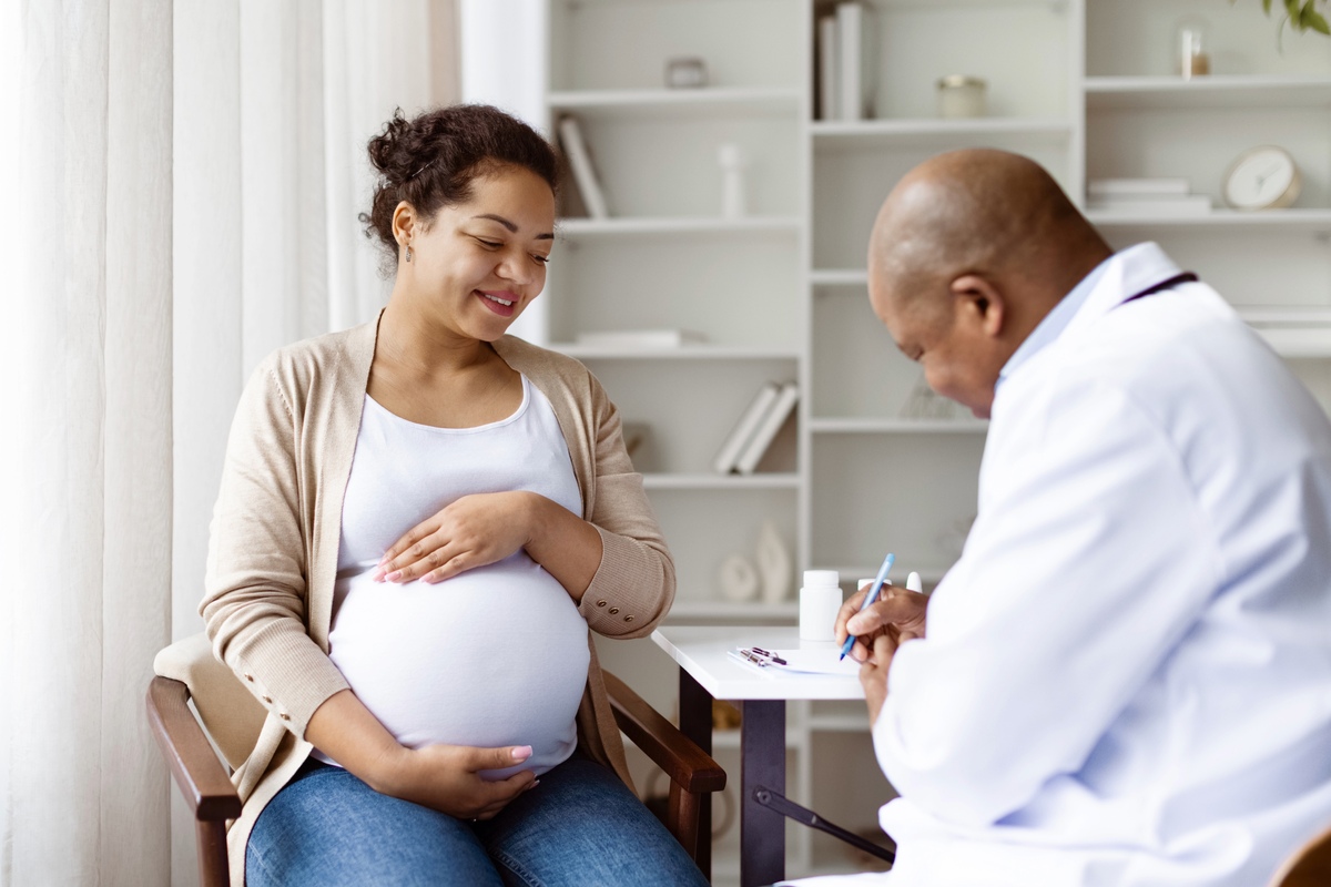 Pregnant woman at the doctor